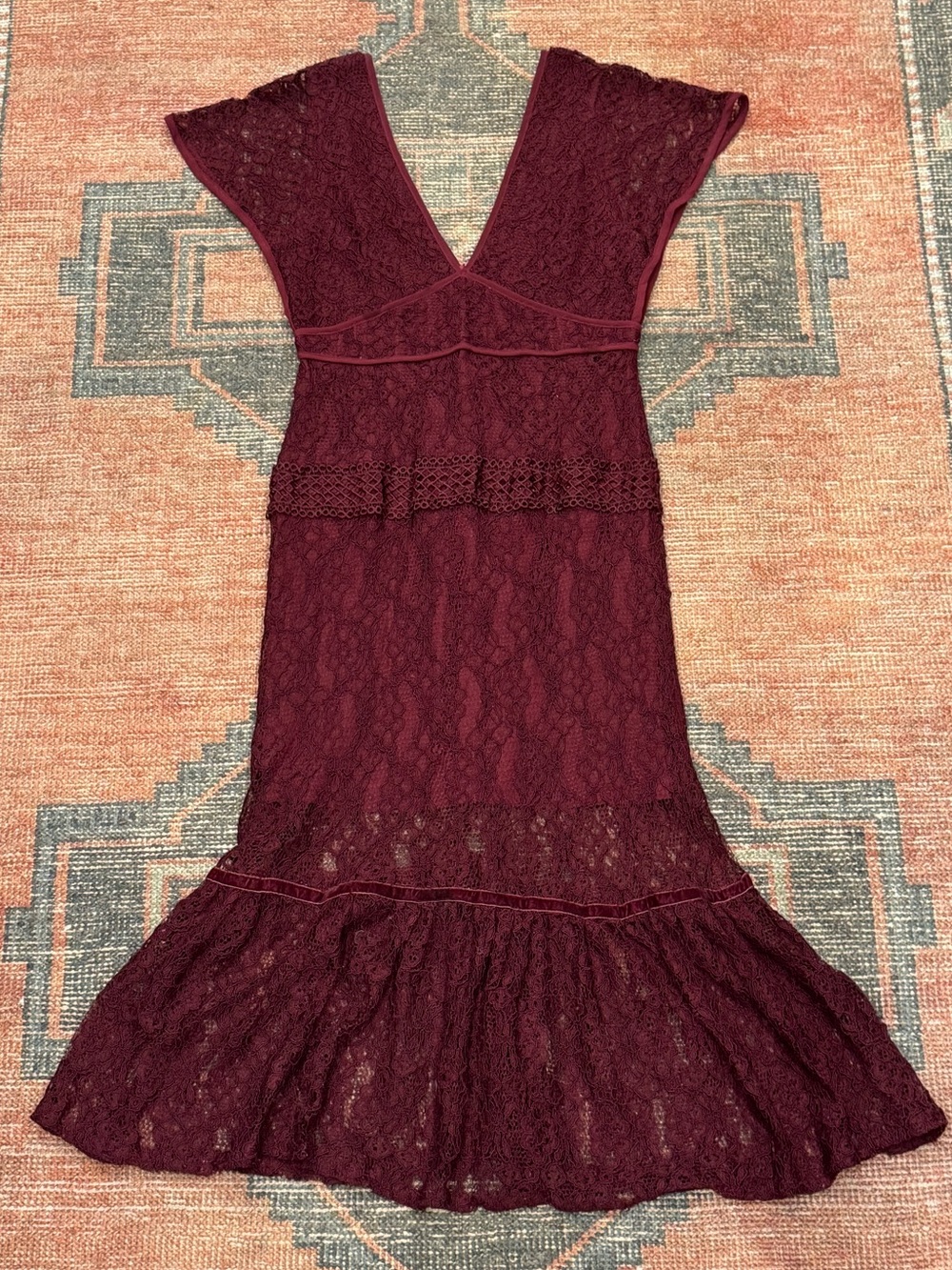 foxiedox Burgundy Lace V‑Neck Midi Dress